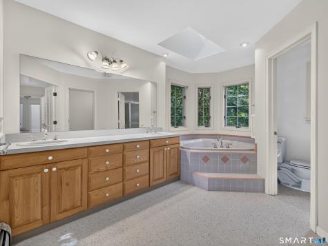 9 Spinnaker Road Waterford CT 06385
