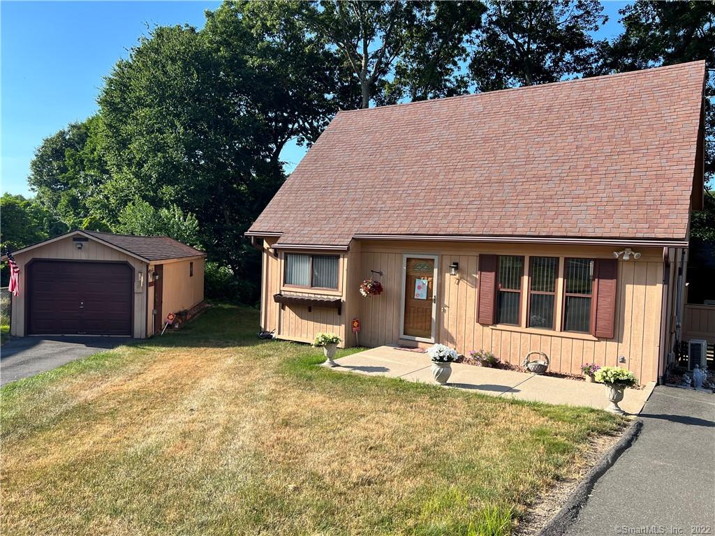 7 Cadbury Place Naugatuck CT 06770