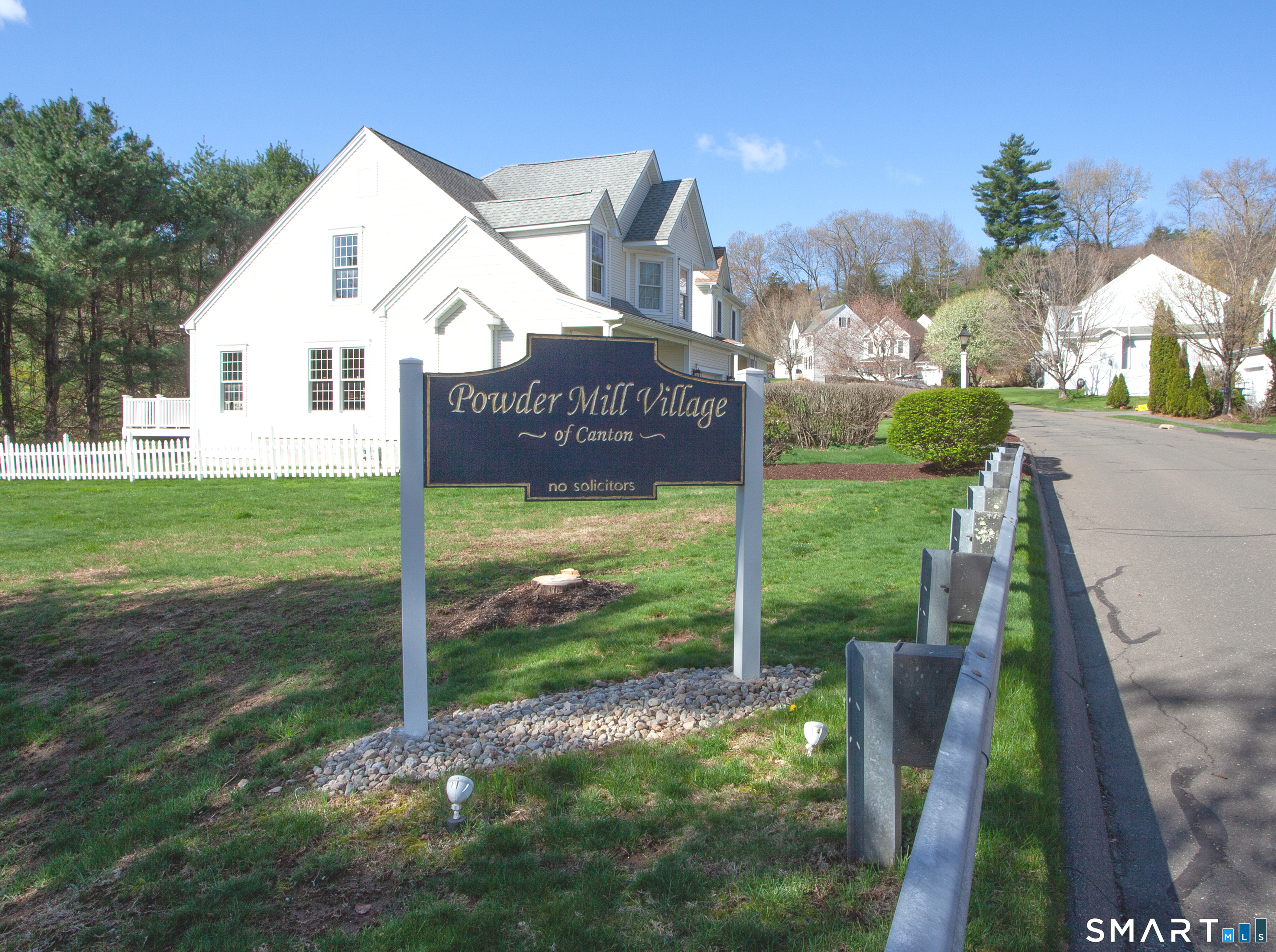 15 Rockledge Lane Canton CT 06019