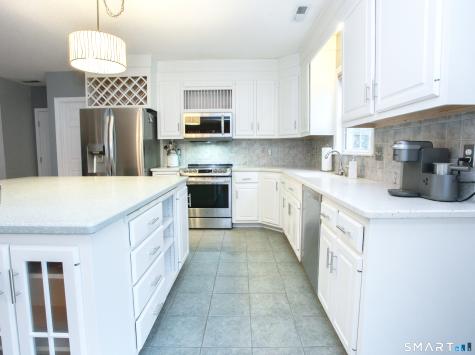 15 Rockledge Lane Canton CT 06019