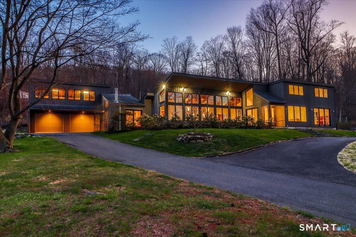 165 Mamanasco Road Ridgefield CT 06877