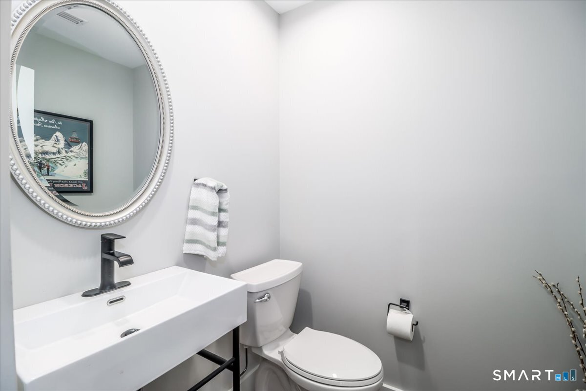 165 Mamanasco Road Ridgefield CT 06877