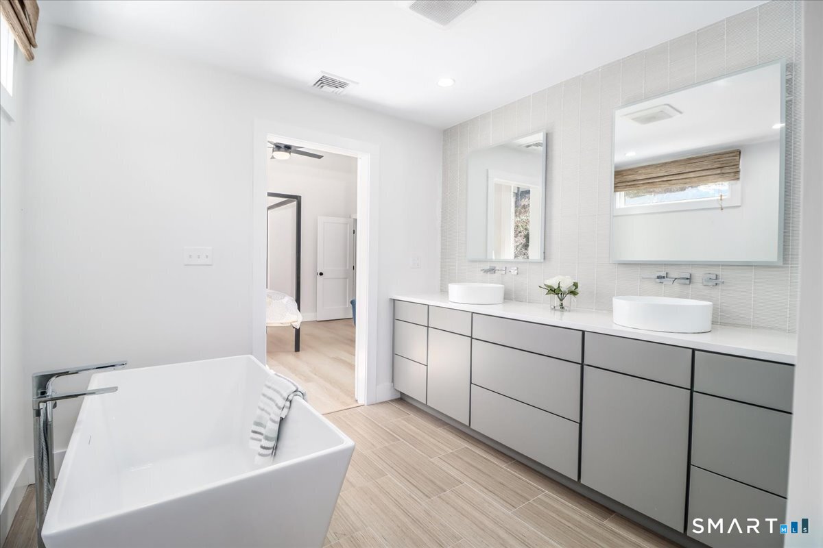 165 Mamanasco Road Ridgefield CT 06877