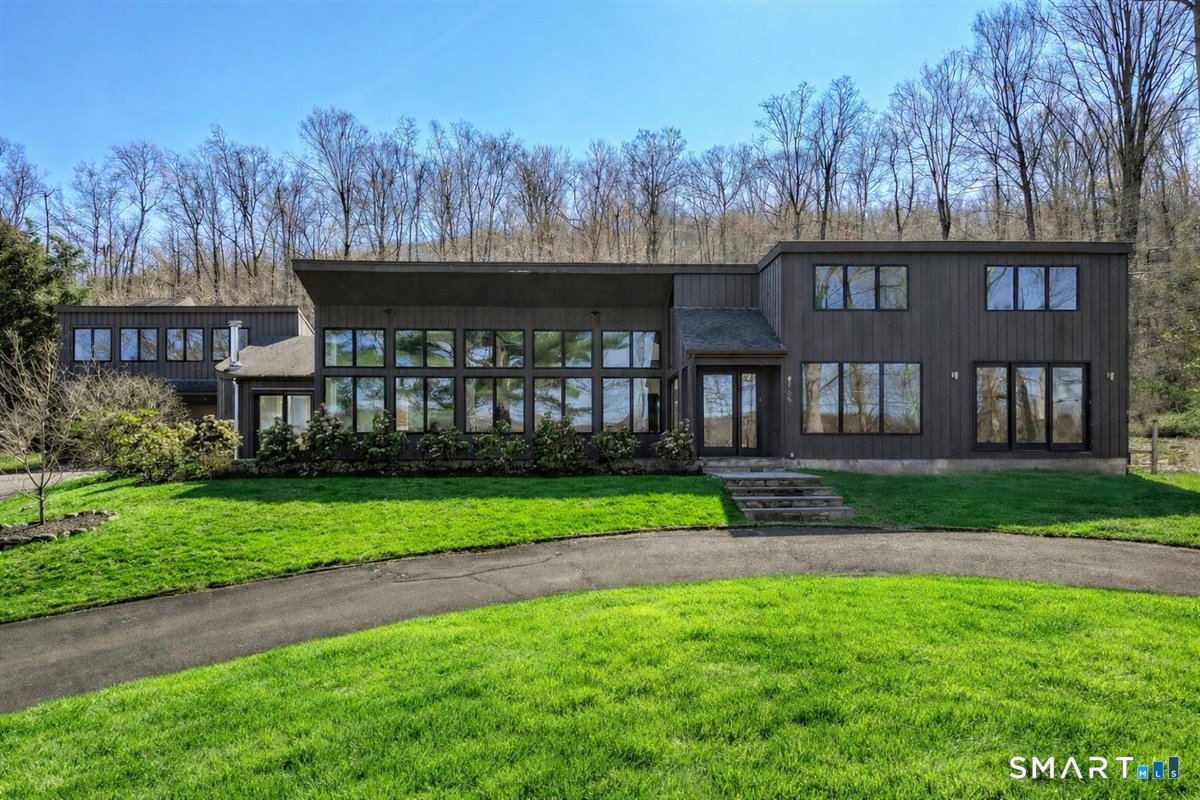 165 Mamanasco Road Ridgefield CT 06877
