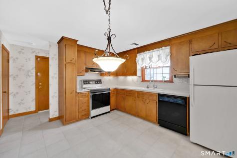 16 Ivory Road Bloomfield CT 06002