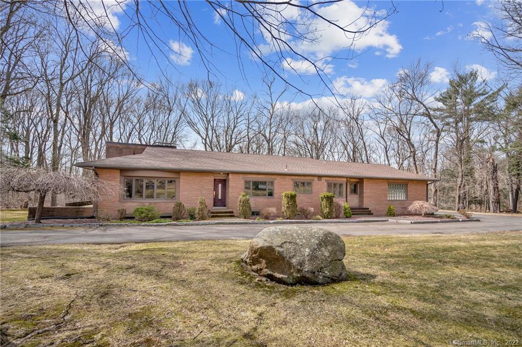 1066 Racebrook Road Woodbridge CT 06525