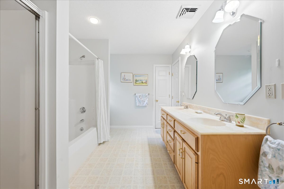 30 Yorkshire Drive Waterford CT 06385