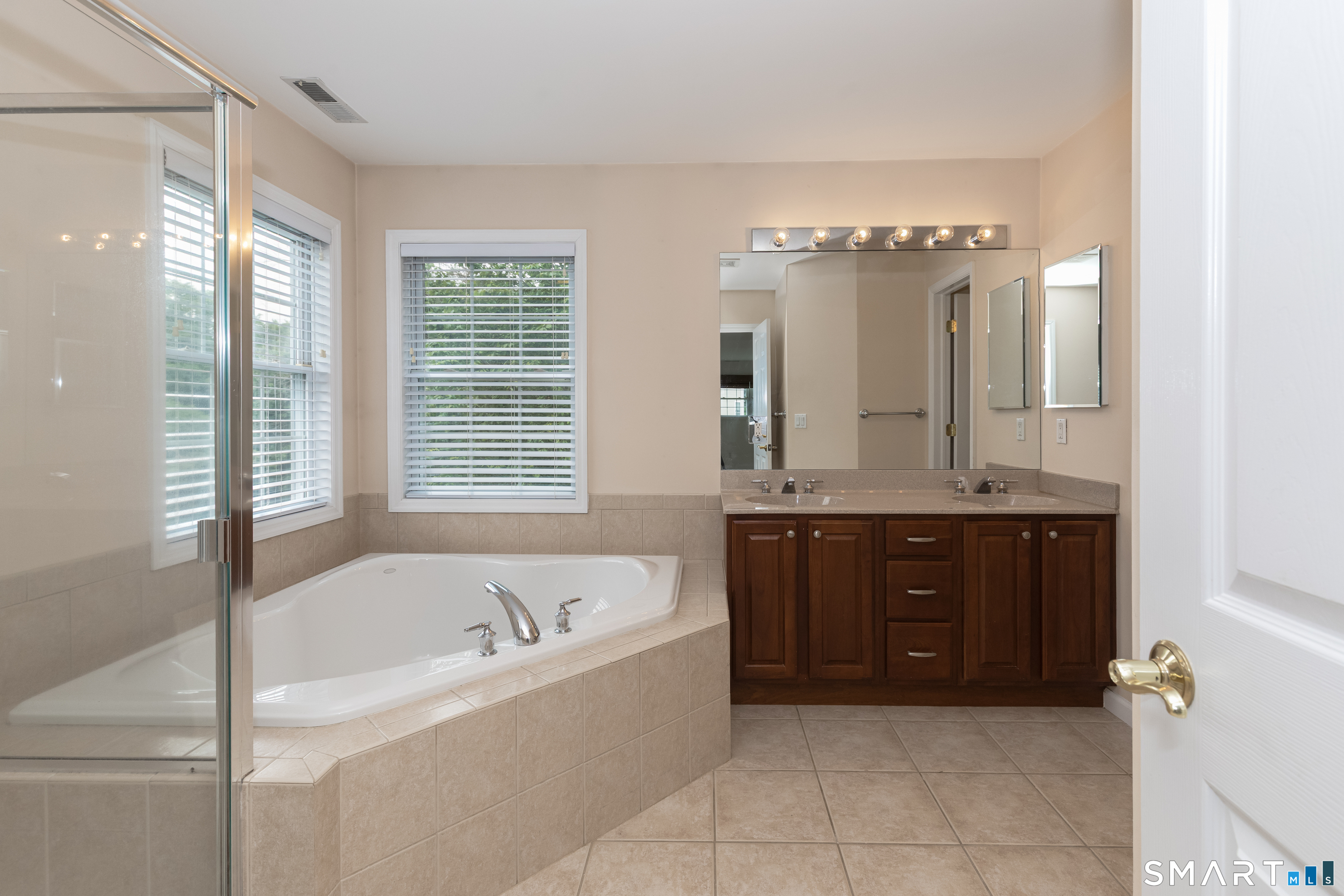 19 Revere Circle Southbury CT 06488