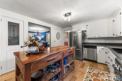 7 Robin Road Simsbury CT 06070