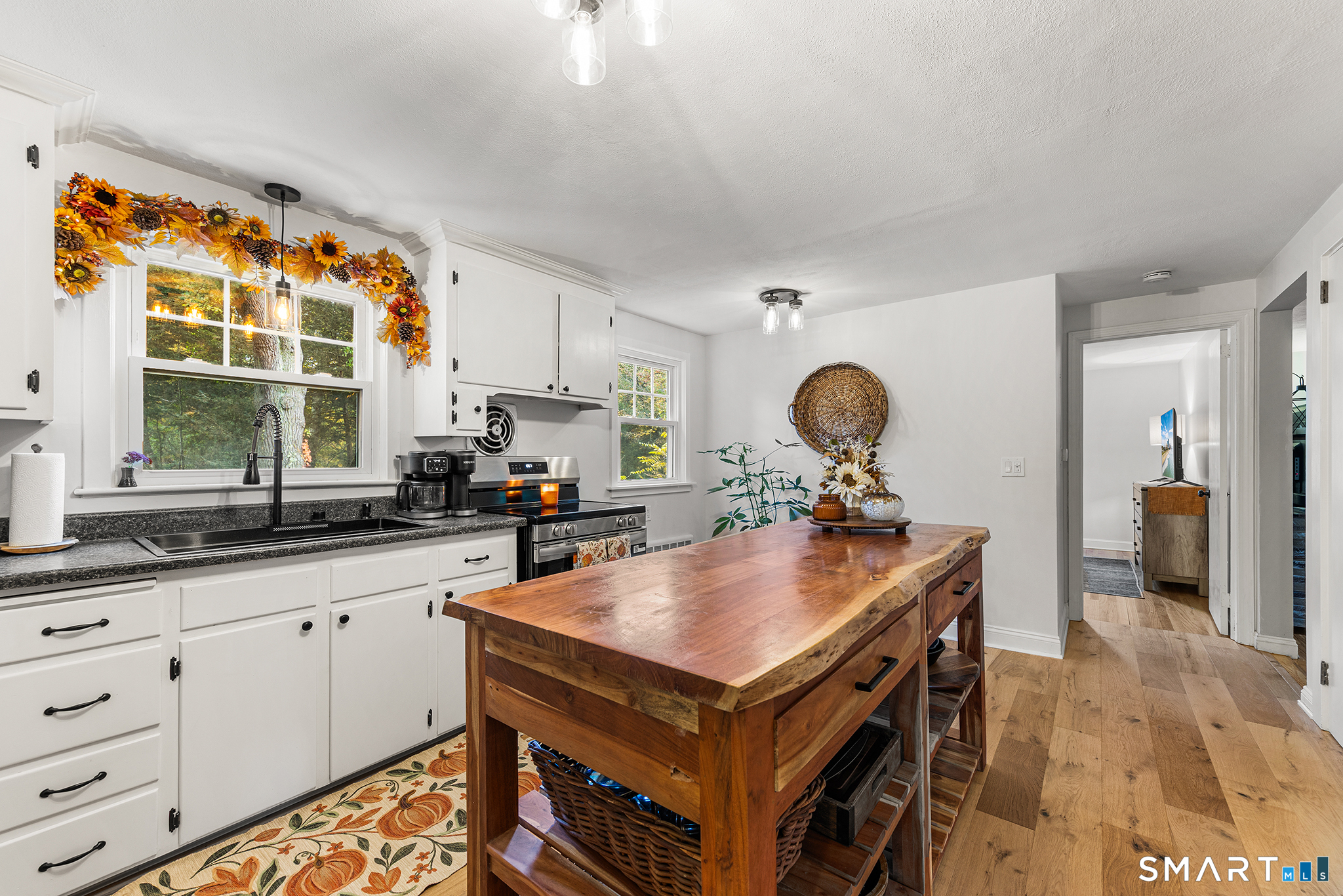 7 Robin Road Simsbury CT 06070