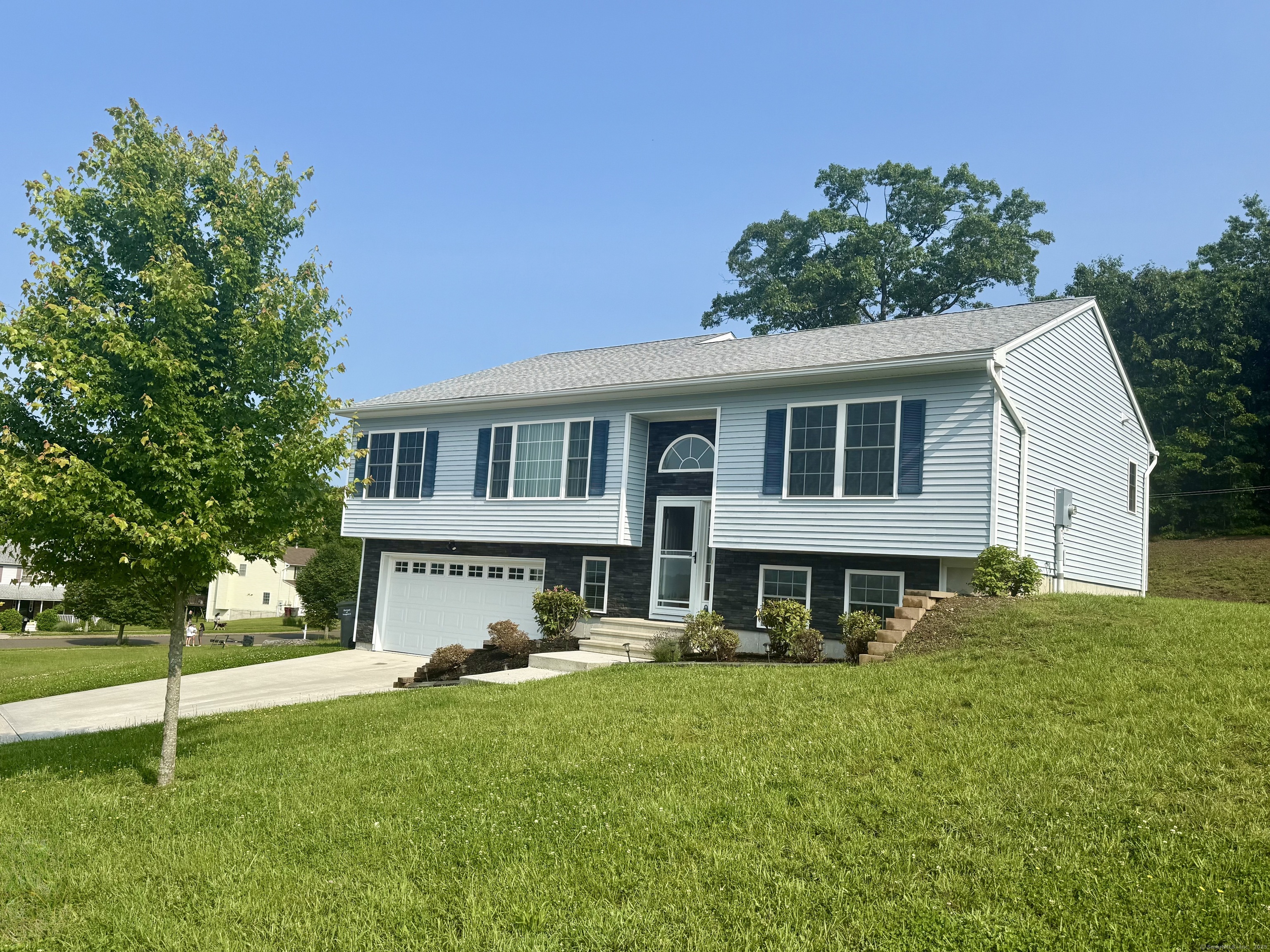 6 Rollingwood Drive Naugatuck CT 06770