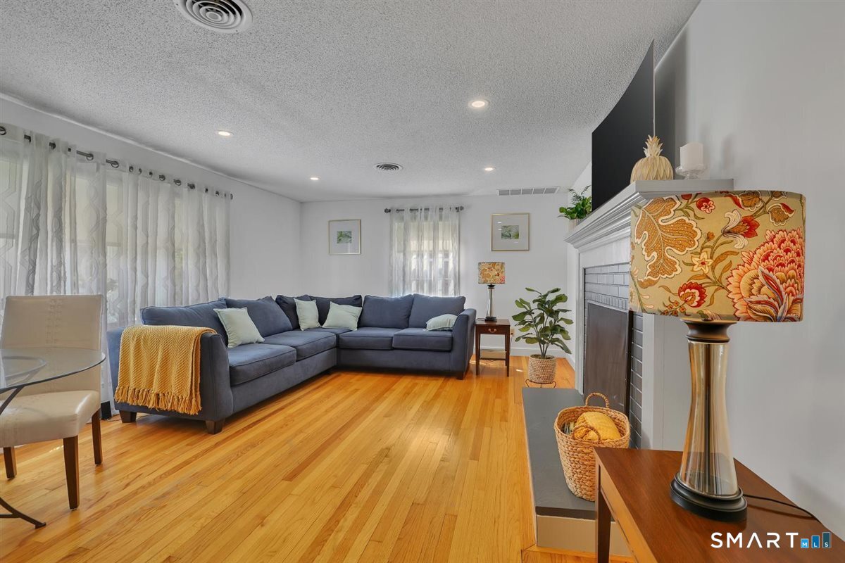 6 Beechwood Circle Cromwell CT 06416