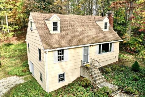 9 Howes Lane Redding CT 06896
