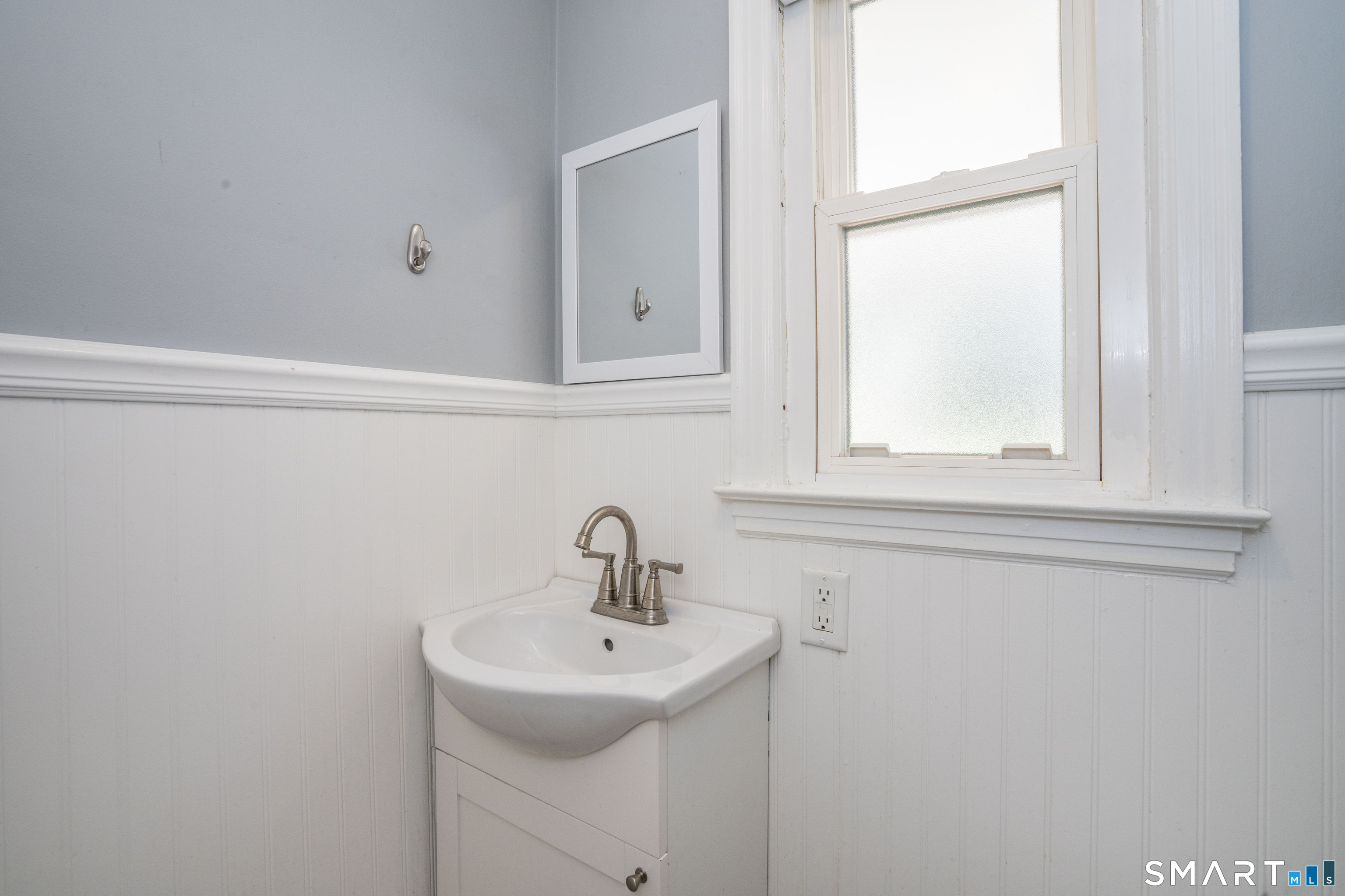 24 Colonial Street West Hartford CT 06110