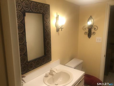 40 Ferncliff Drive West Hartford CT 06117