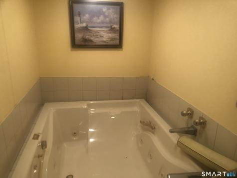 40 Ferncliff Drive West Hartford CT 06117