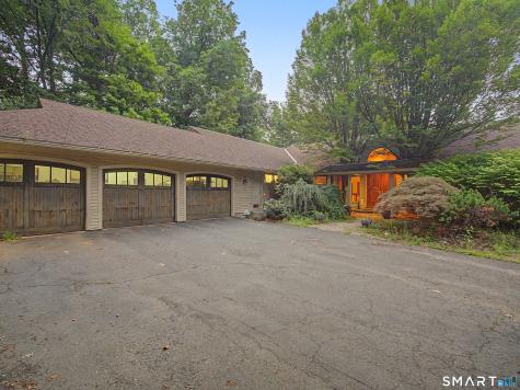 40 Ferncliff Drive West Hartford CT 06117