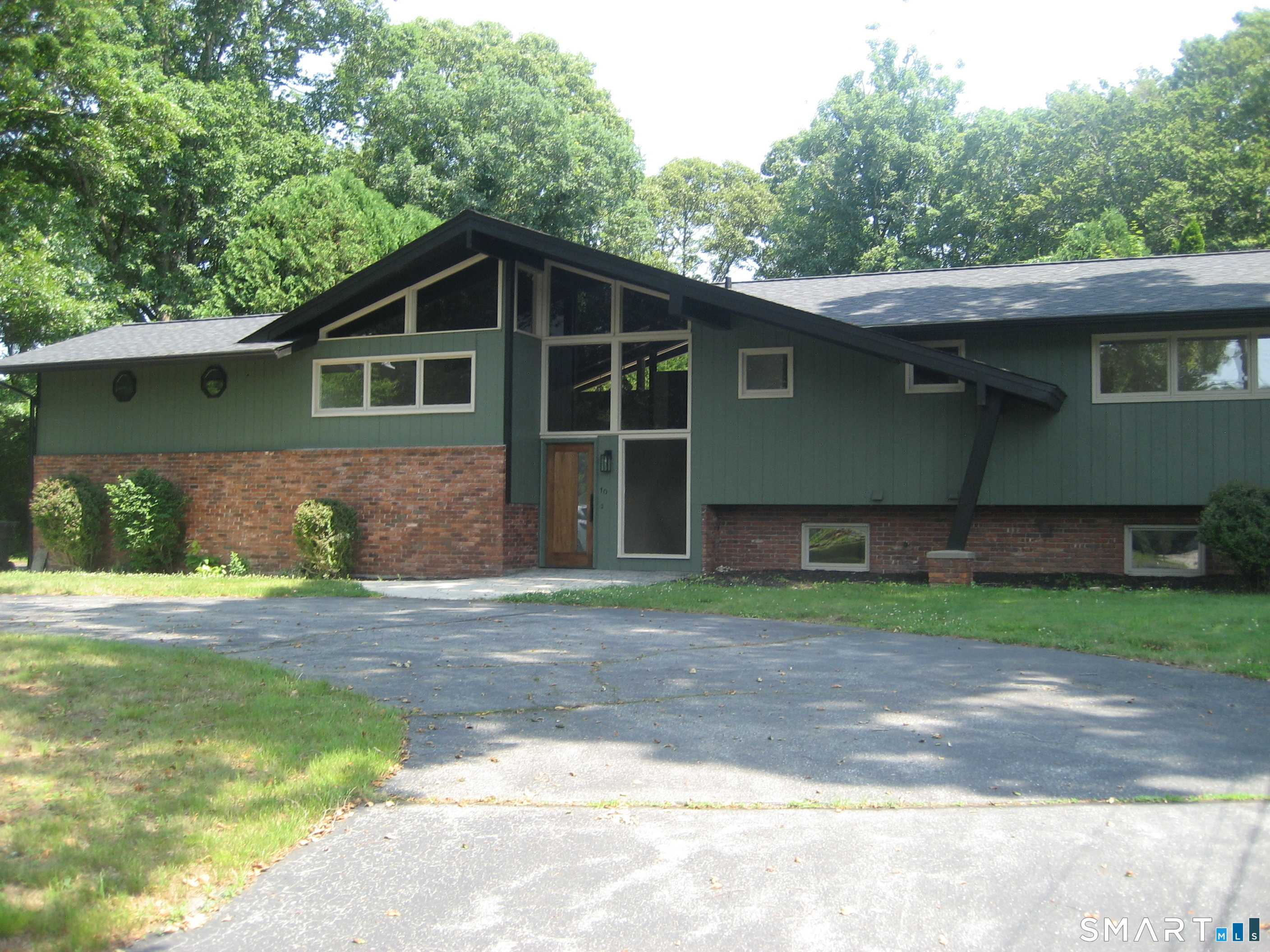 10 Royal Oaks Drive Norwich CT 06360