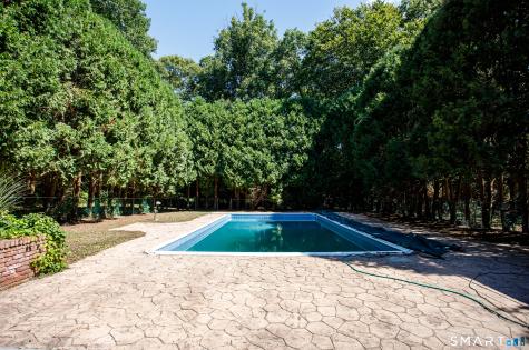 10 Royal Oaks Drive Norwich CT 06360
