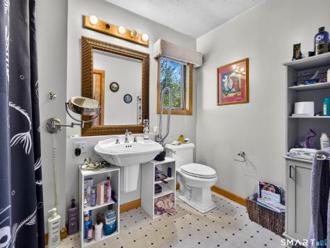 7 Bloomingdale Road Waterford CT 06375