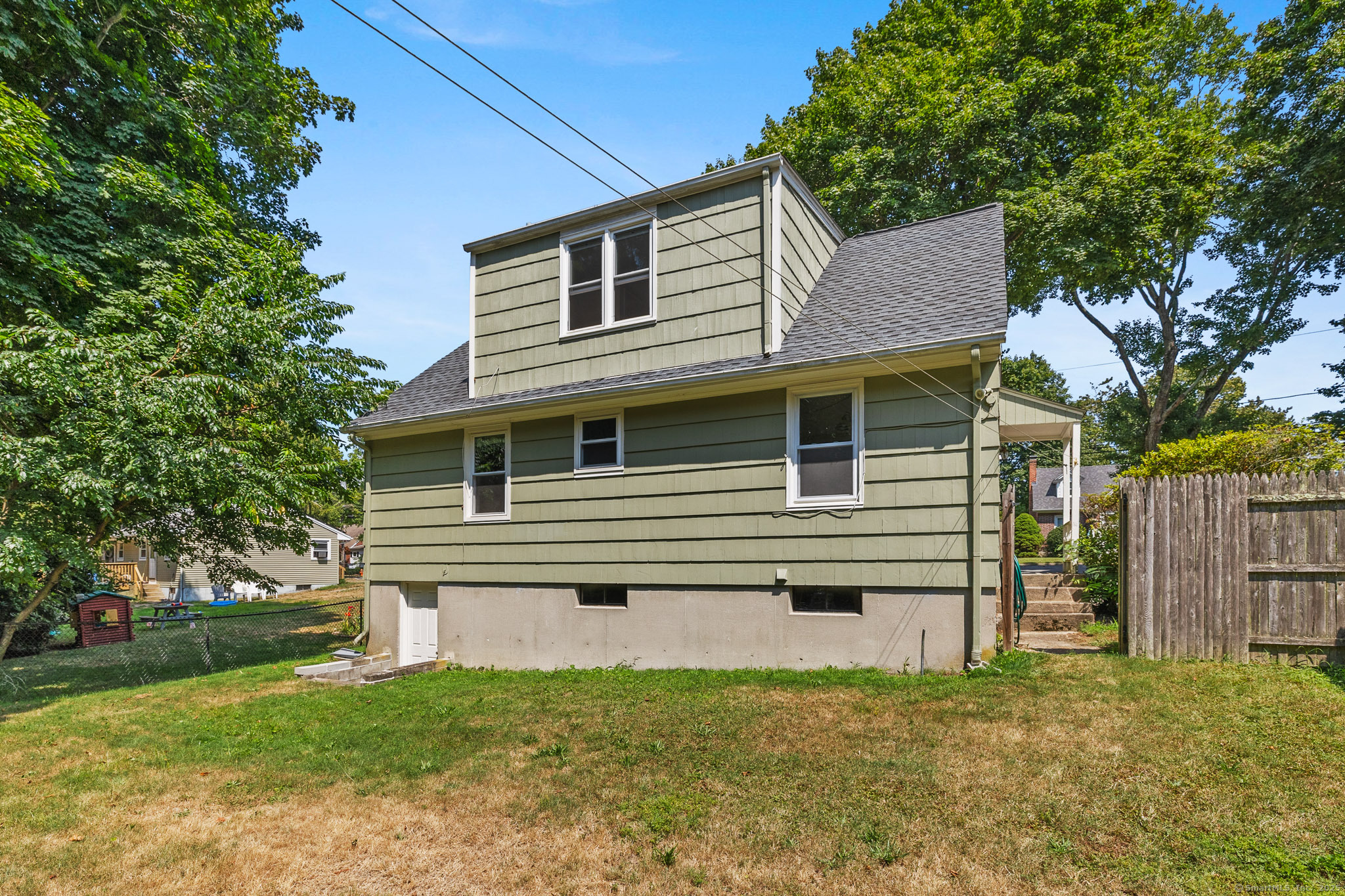 24 Pine Street Waterford CT 06385