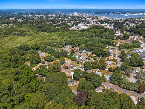 24 Pine Street Waterford CT 06385