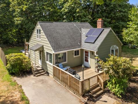 24 Pine Street Waterford CT 06385