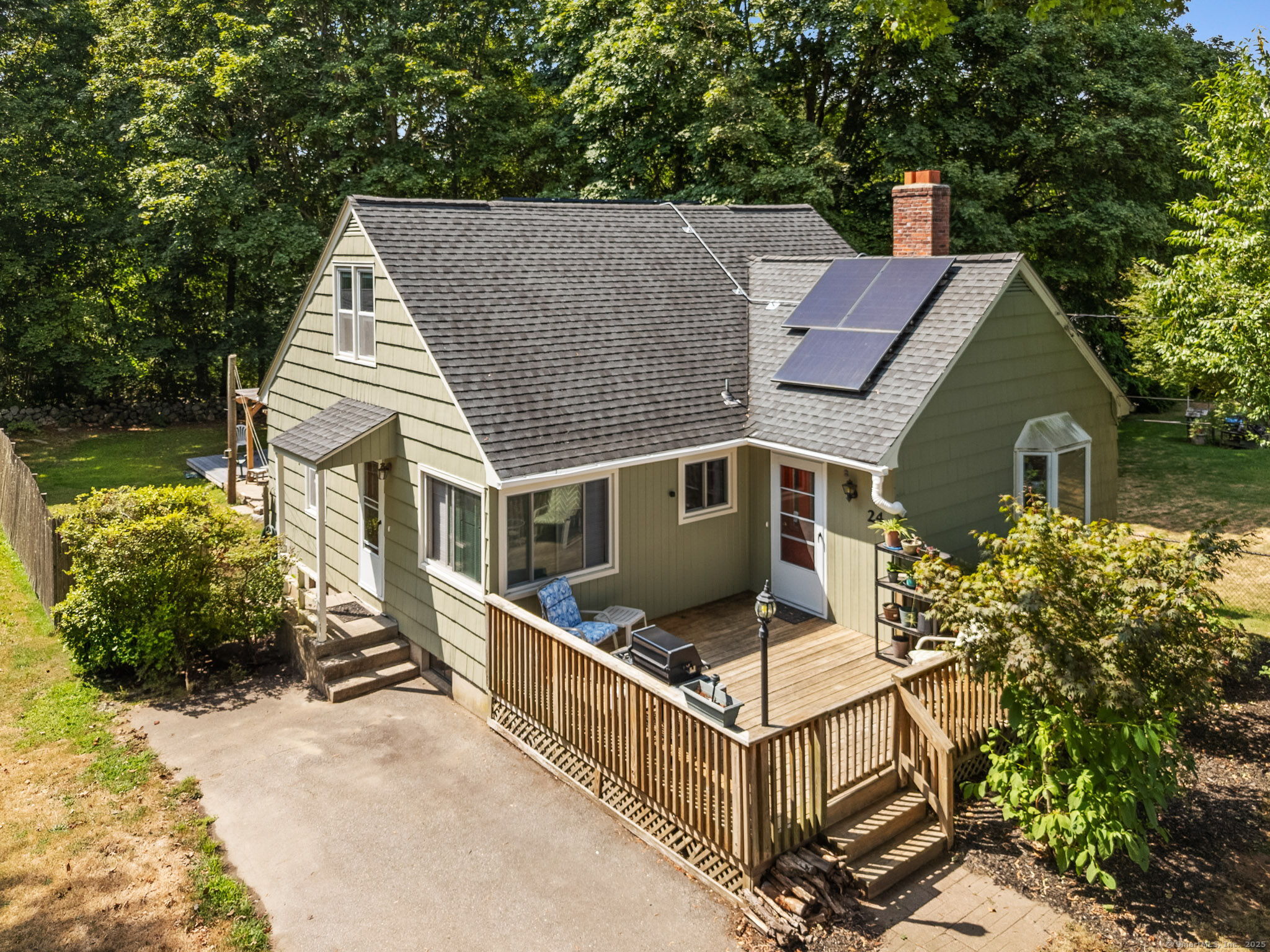 24 Pine Street Waterford CT 06385