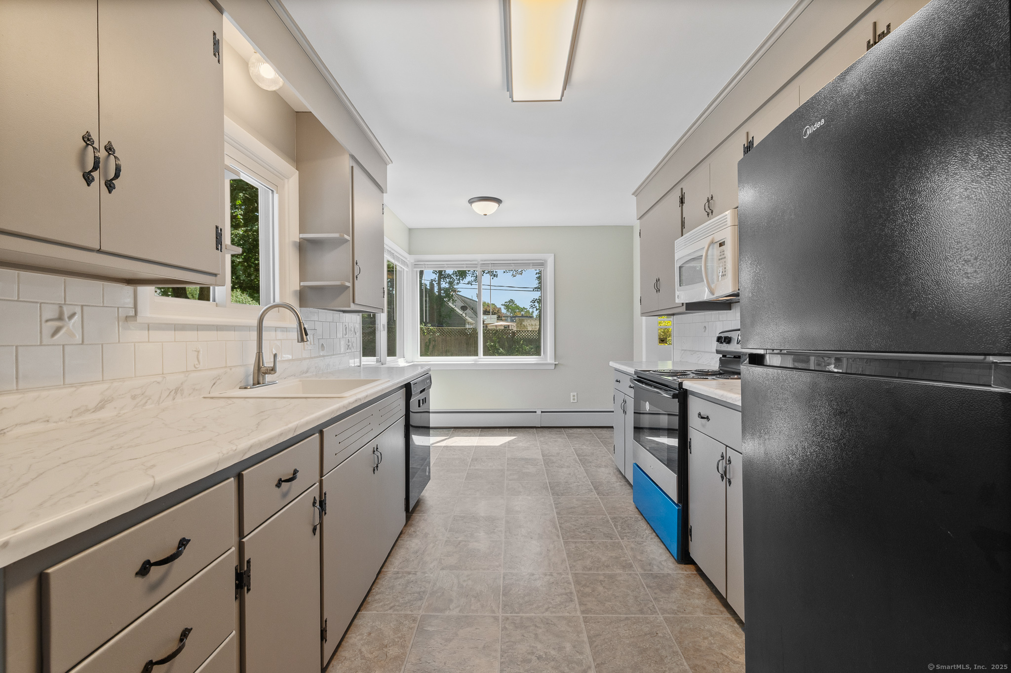 24 Pine Street Waterford CT 06385