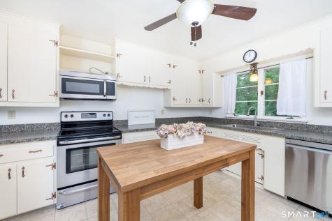 2 Charles Street New London CT 06320