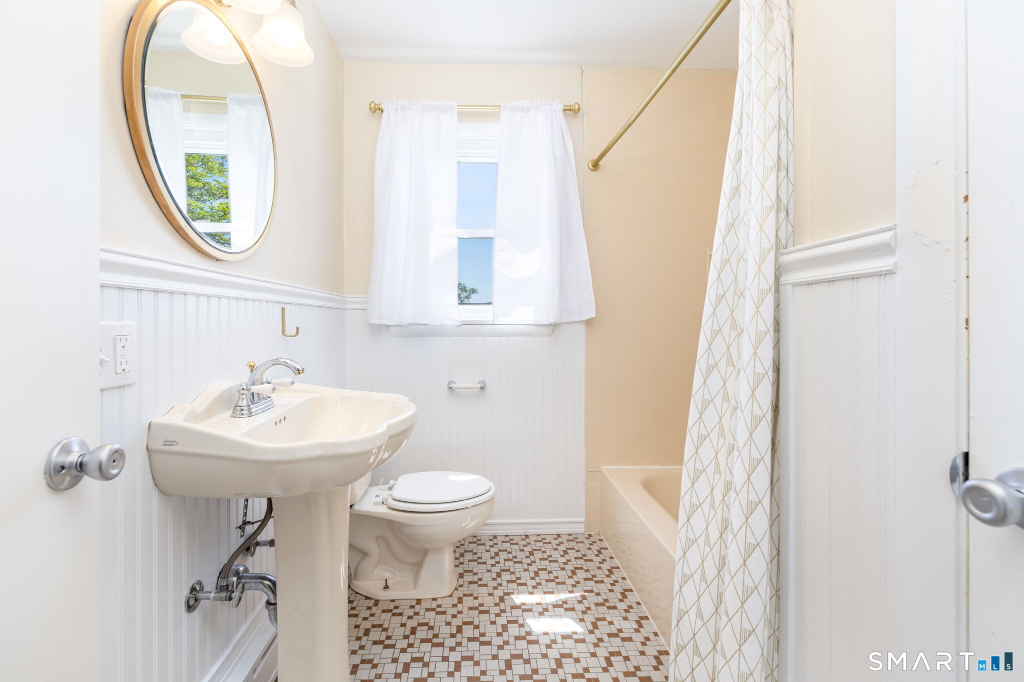 2 Charles Street New London CT 06320