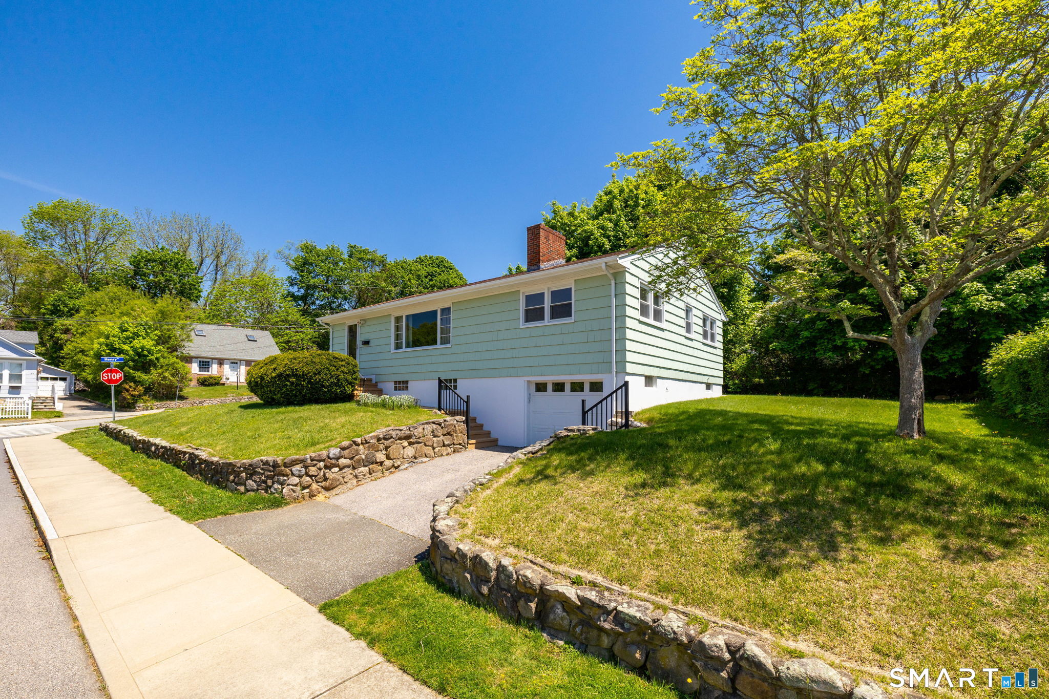 2 Charles Street New London CT 06320