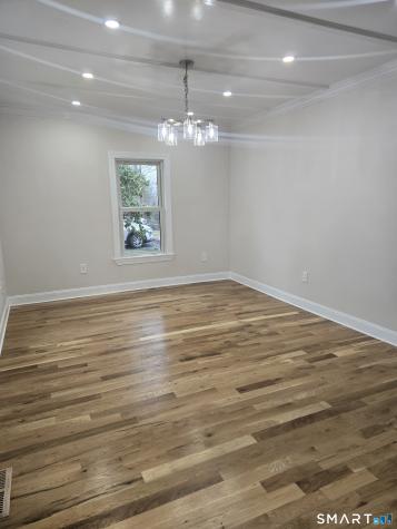 8 Pine Street Norwich CT 06360