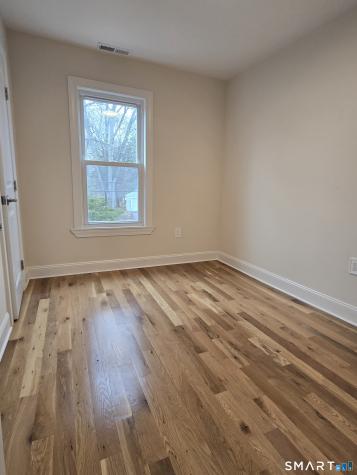 8 Pine Street Norwich CT 06360
