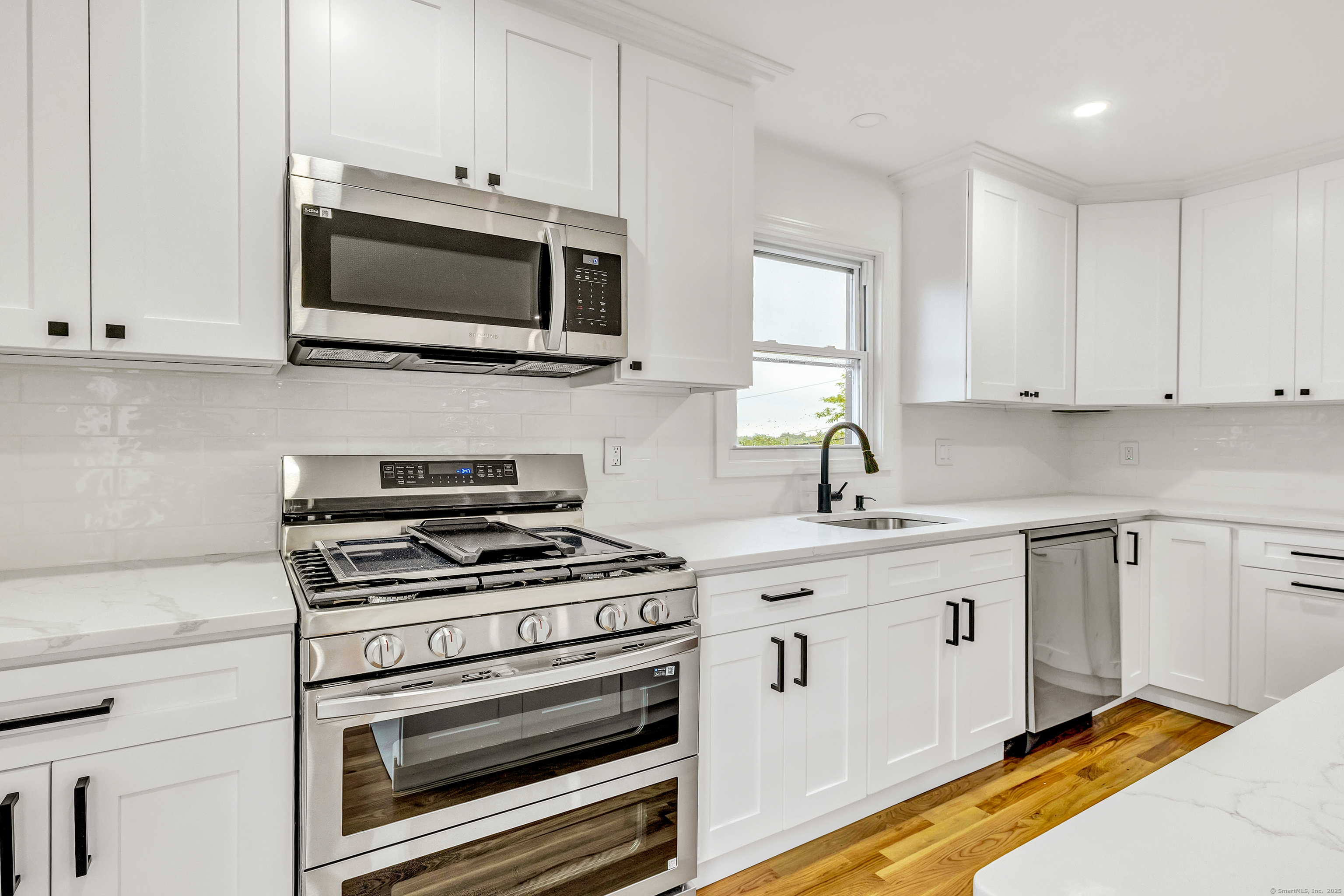 16 Oakdale Street Bridgeport CT 06606