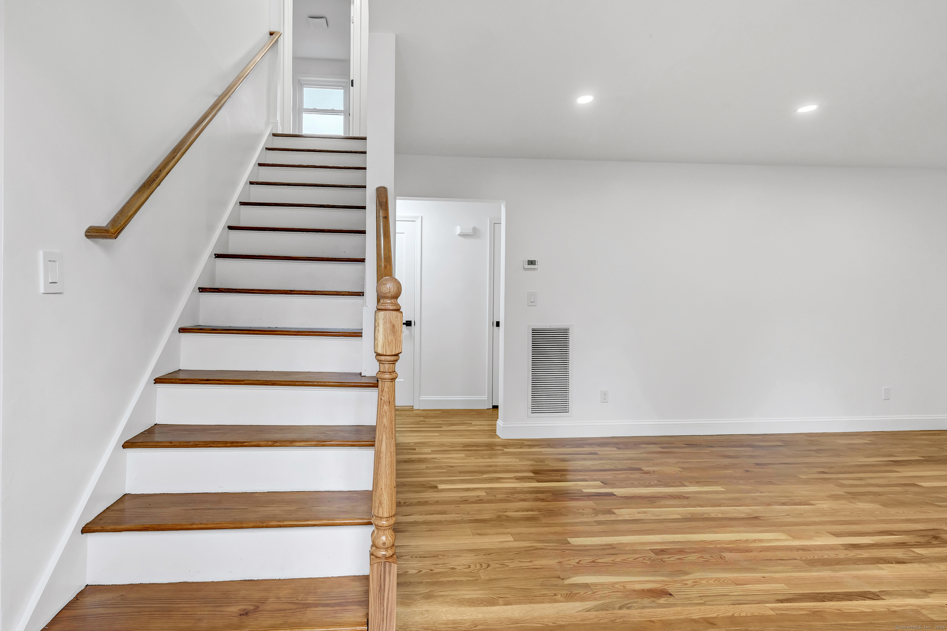 16 Oakdale Street Bridgeport CT 06606