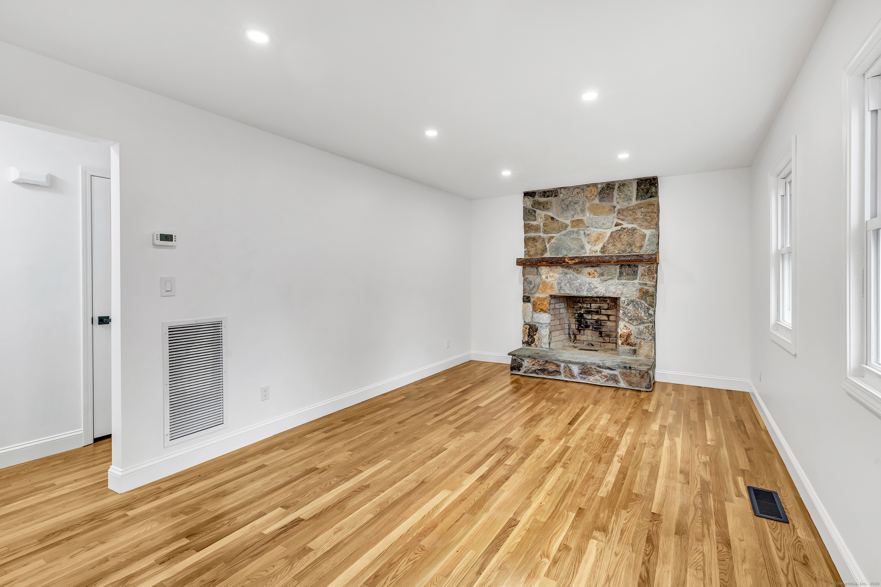 16 Oakdale Street Bridgeport CT 06606