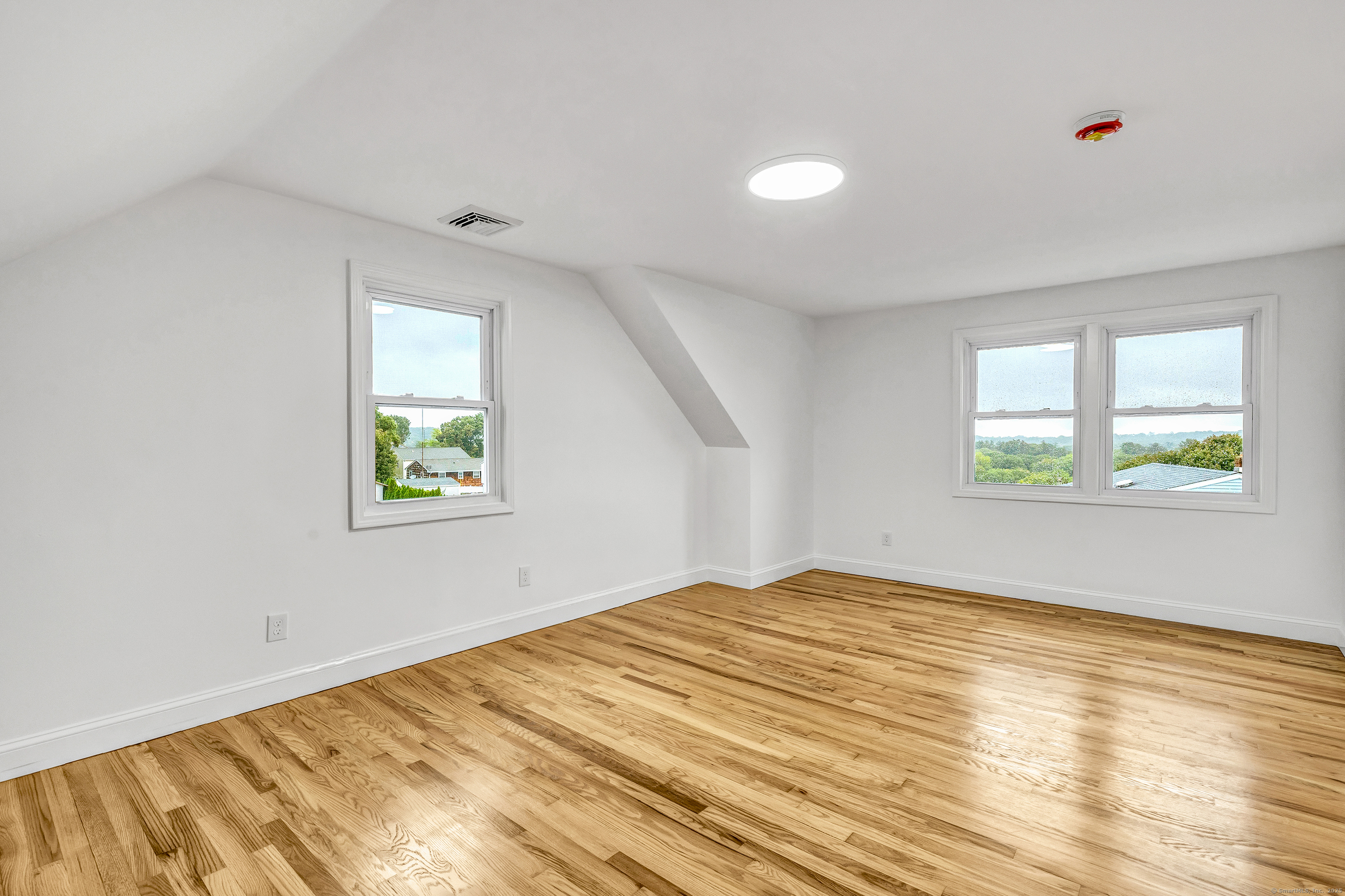 16 Oakdale Street Bridgeport CT 06606