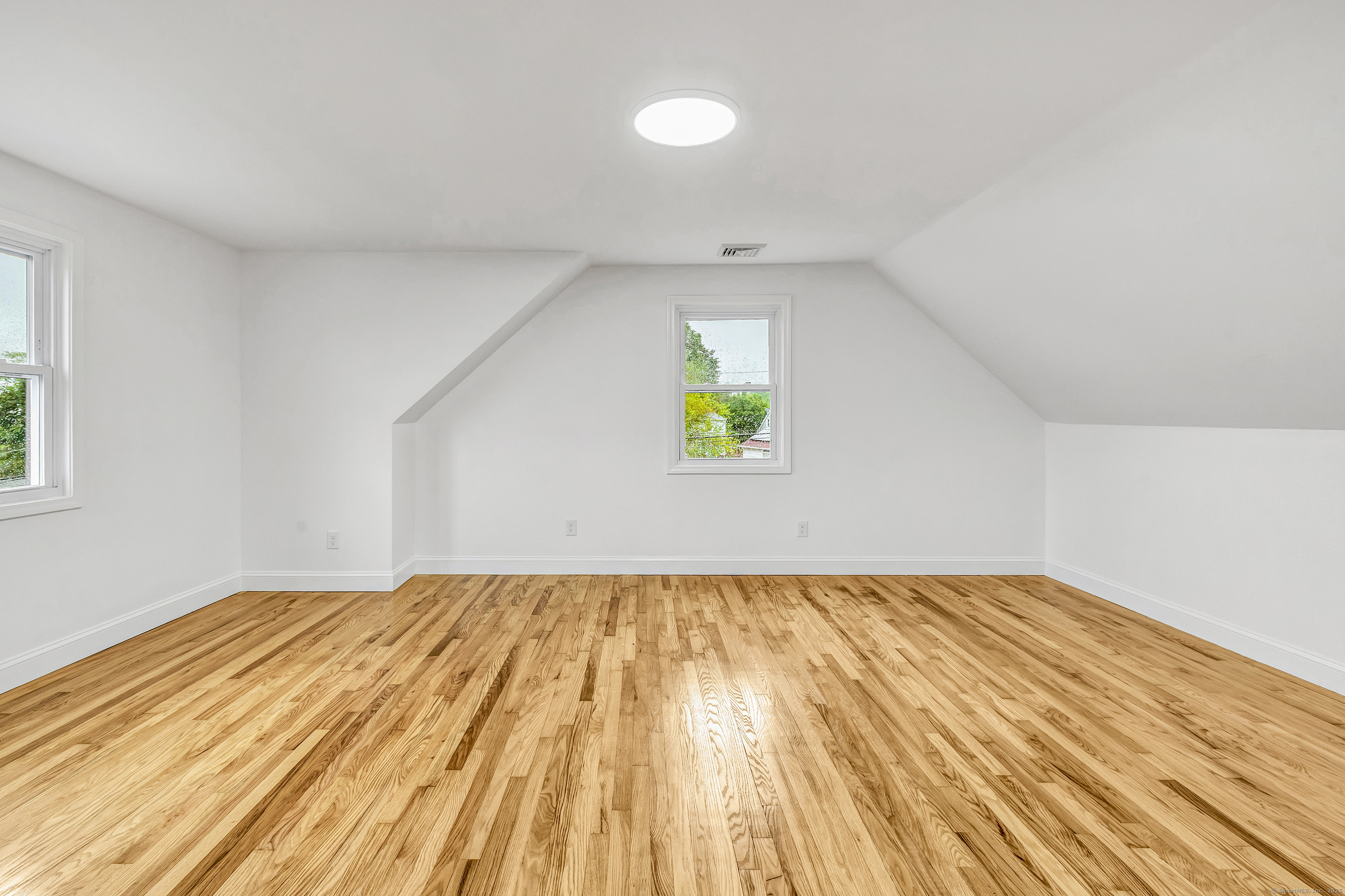 16 Oakdale Street Bridgeport CT 06606