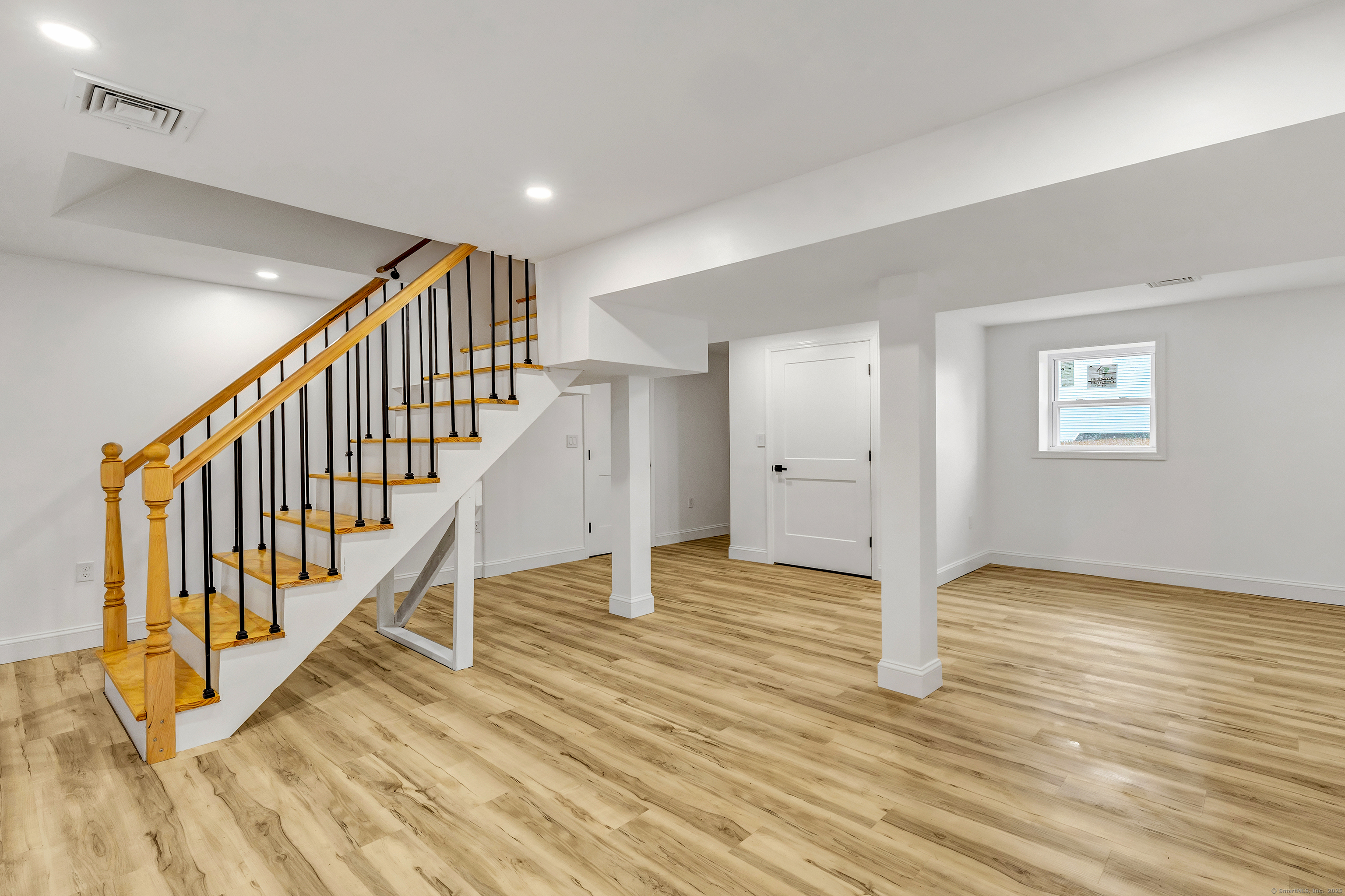 16 Oakdale Street Bridgeport CT 06606