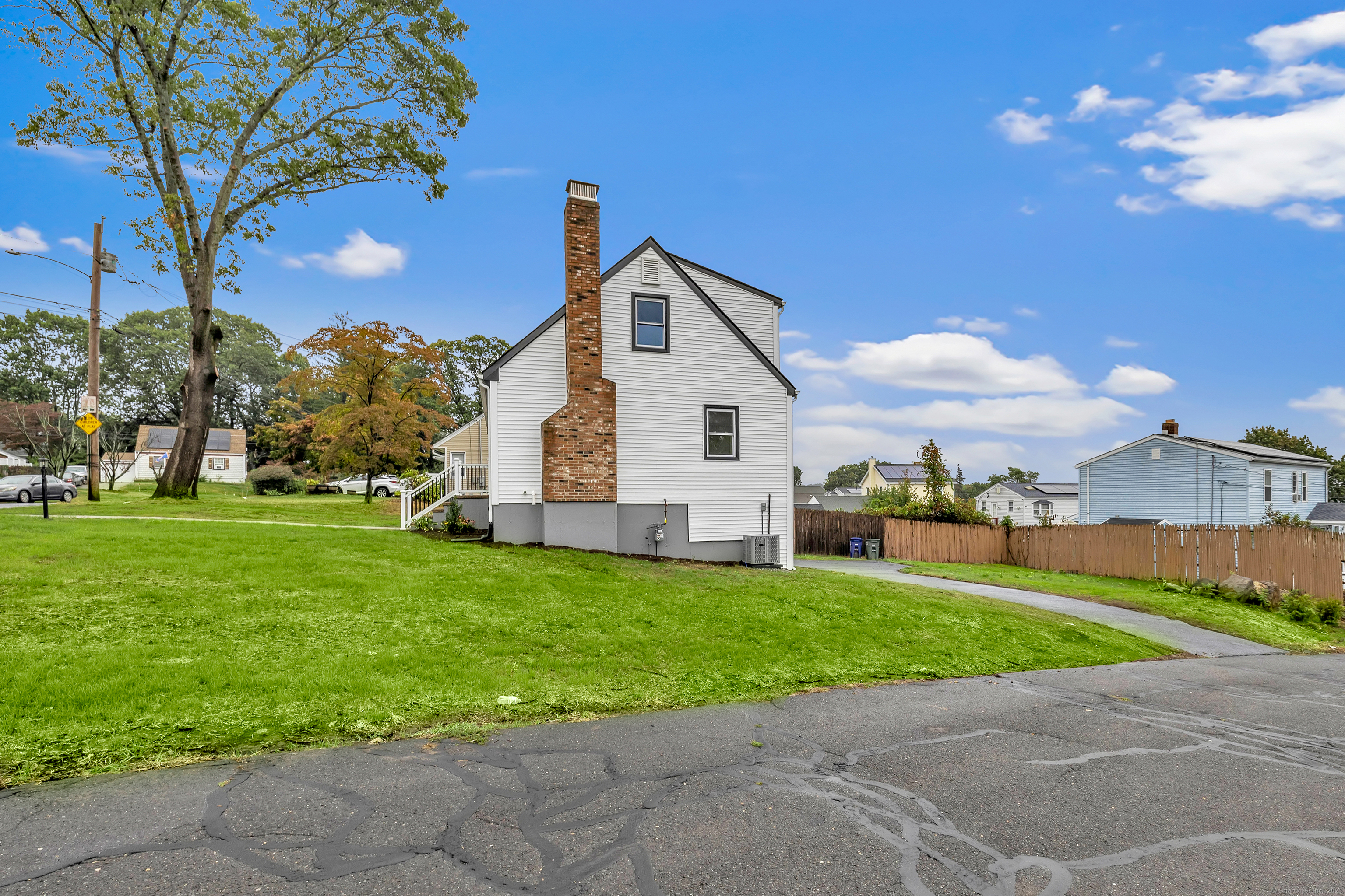 16 Oakdale Street Bridgeport CT 06606