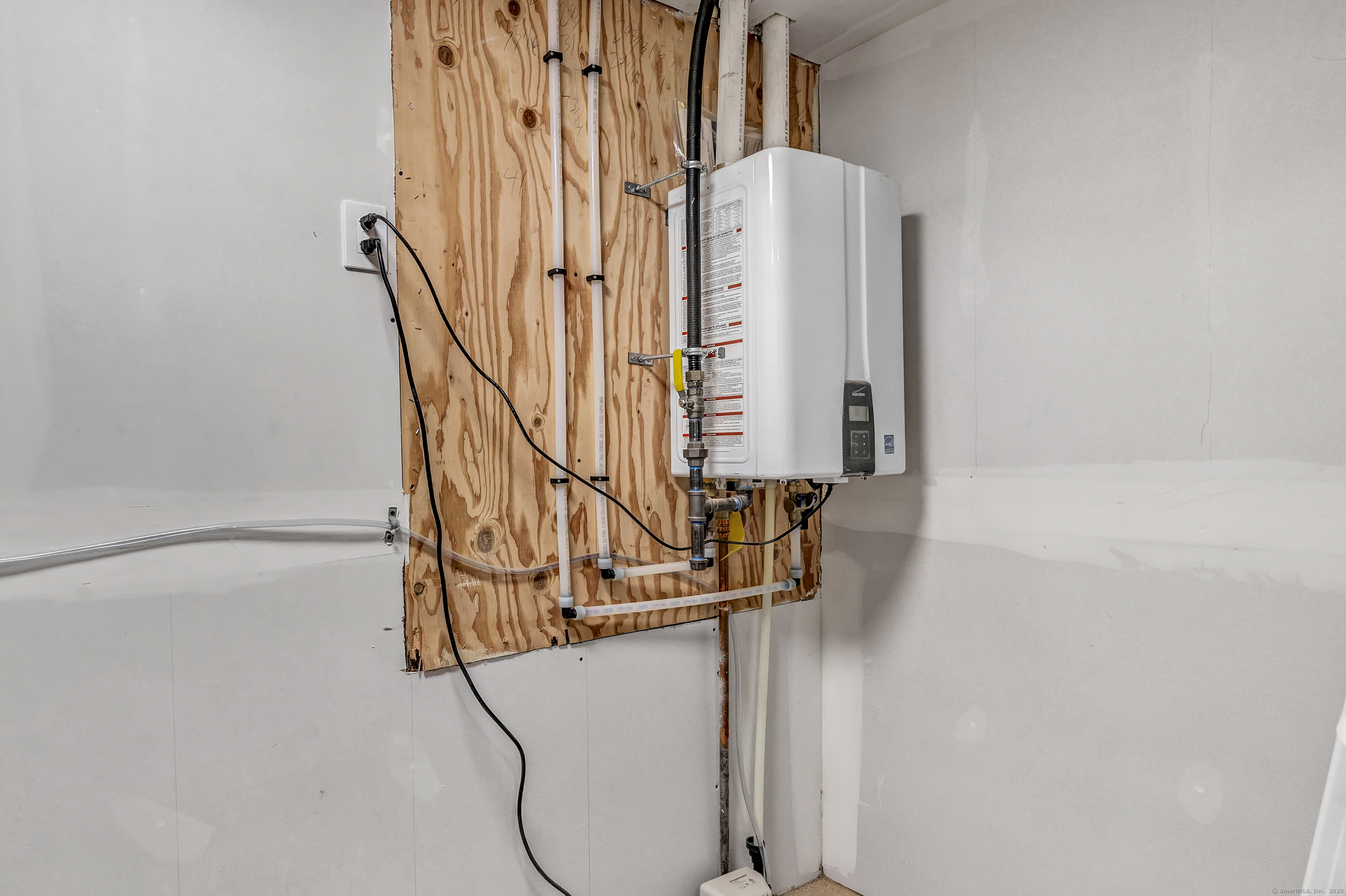 16 Oakdale Street Bridgeport CT 06606