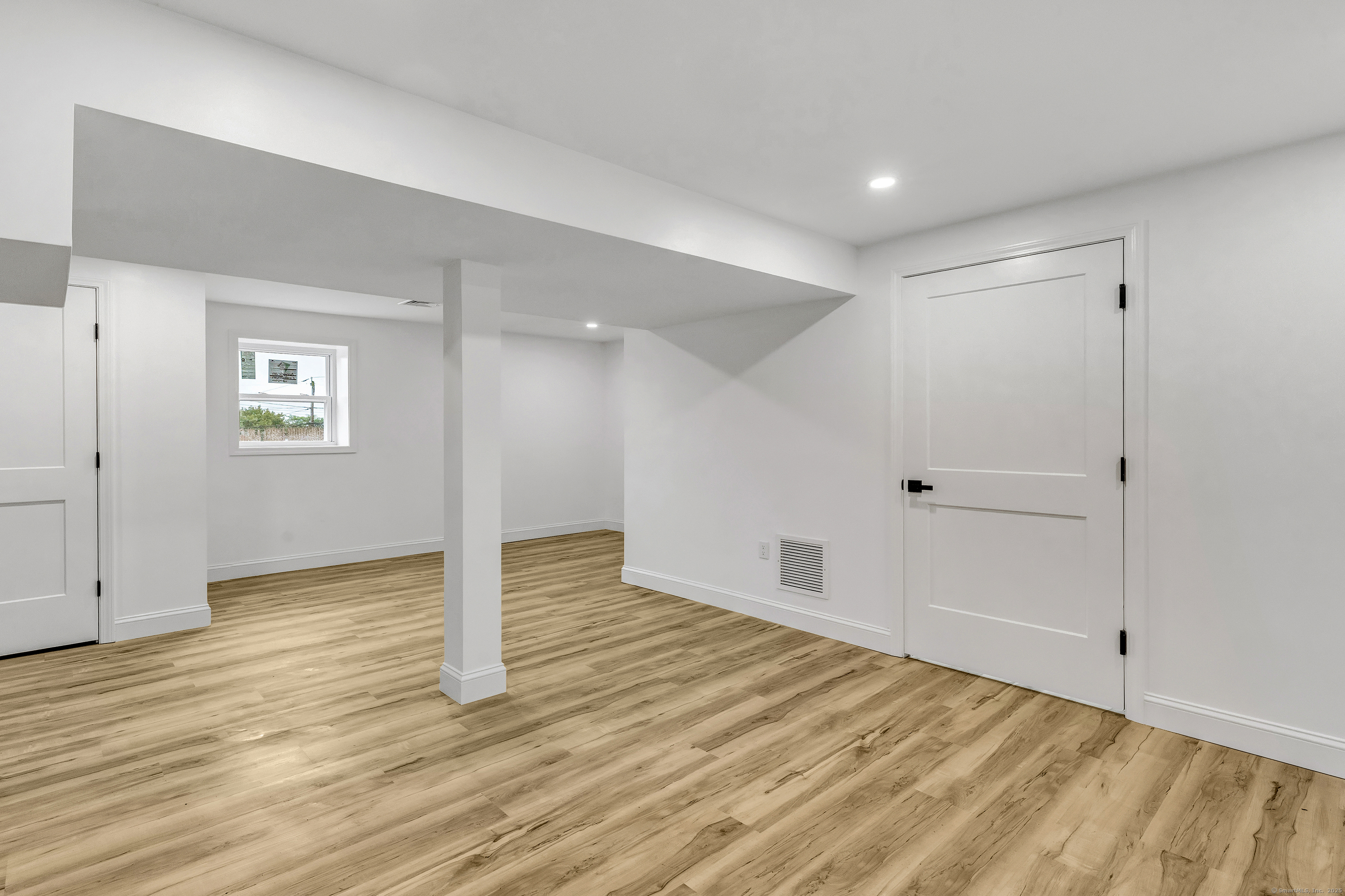 16 Oakdale Street Bridgeport CT 06606