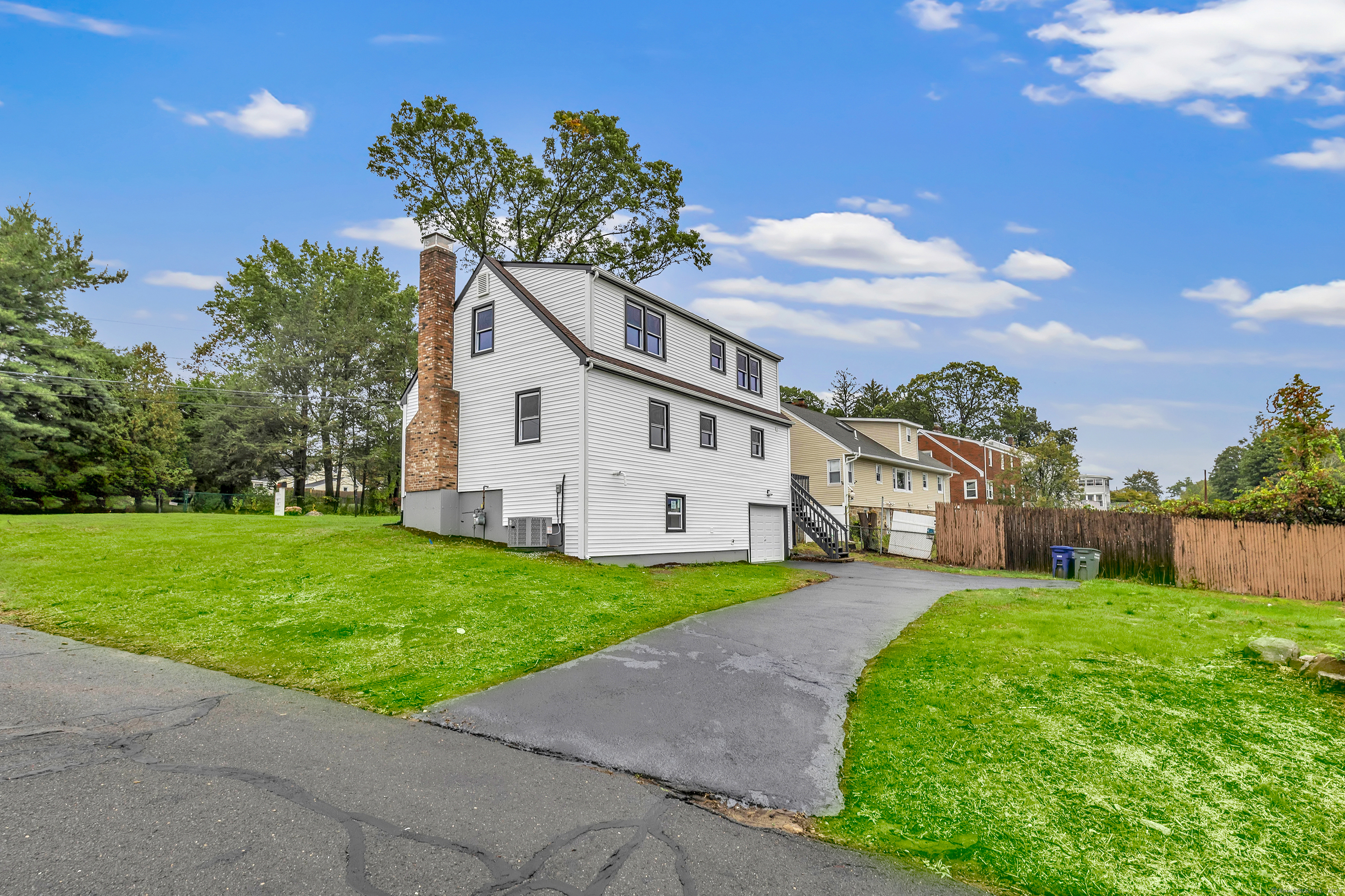 16 Oakdale Street Bridgeport CT 06606