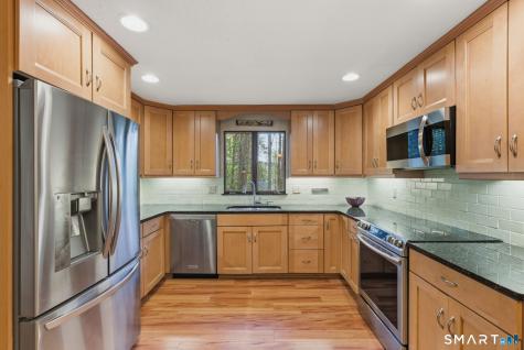 37 Tall Wood Hollow Avon CT 06001