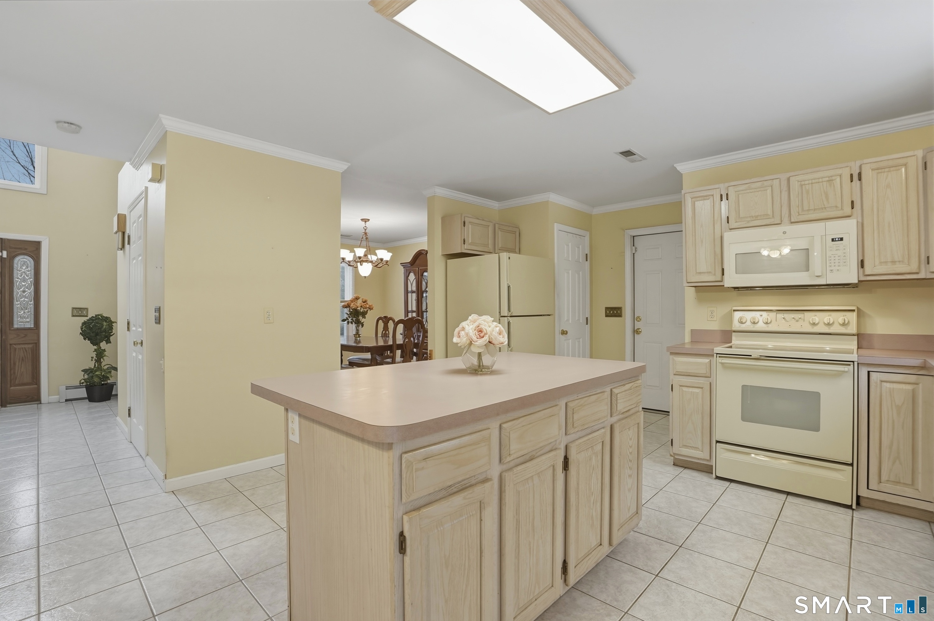 34 Nathan Hale Court Cheshire CT 06410