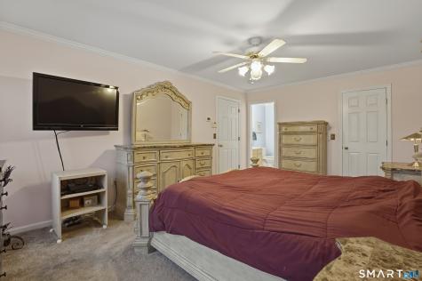 34 Nathan Hale Court Cheshire CT 06410