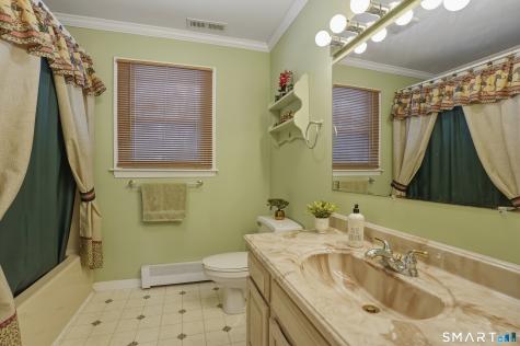 34 Nathan Hale Court Cheshire CT 06410