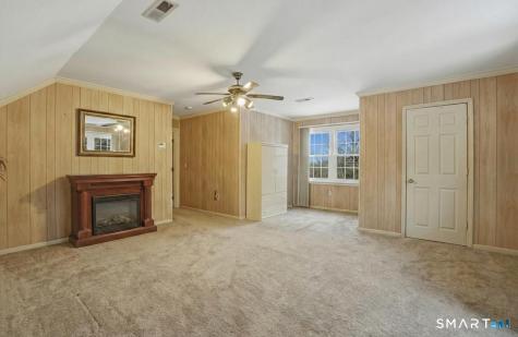 34 Nathan Hale Court Cheshire CT 06410