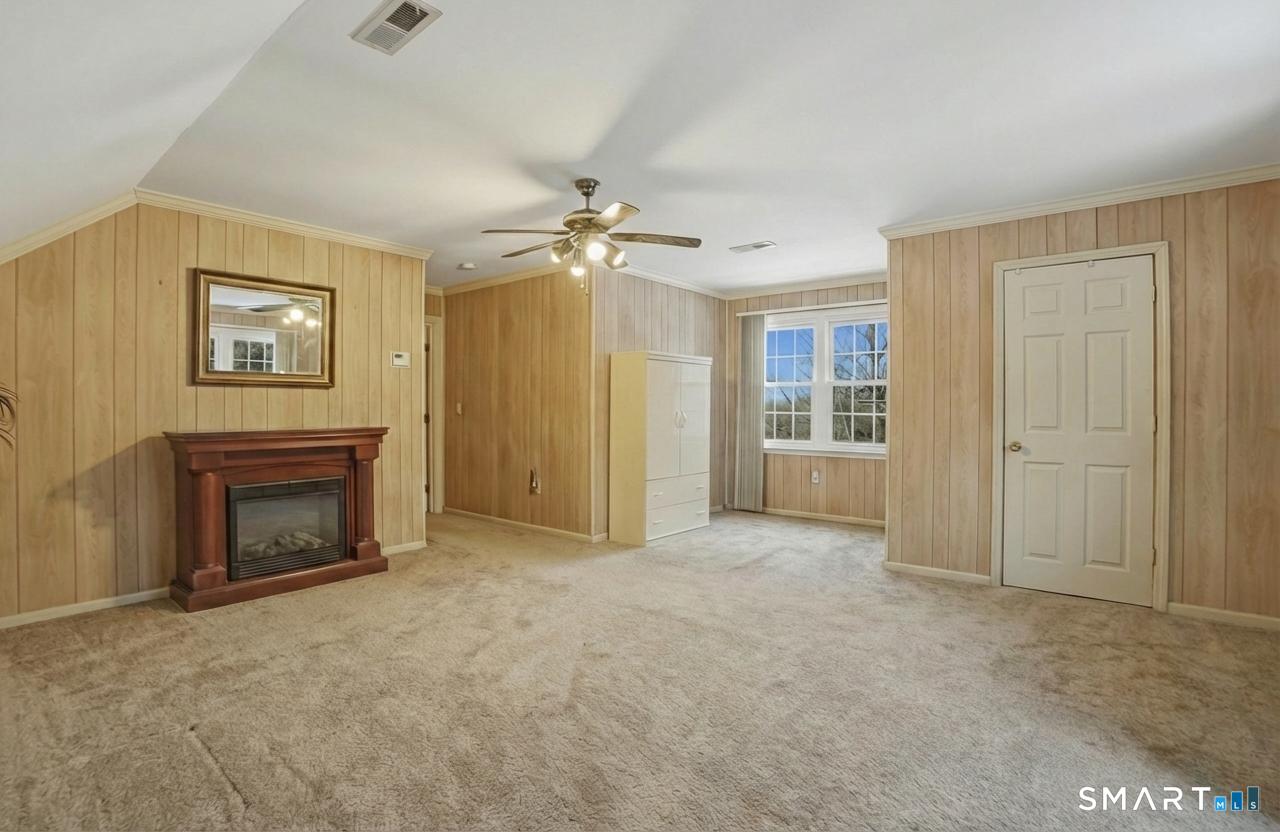 34 Nathan Hale Court Cheshire CT 06410